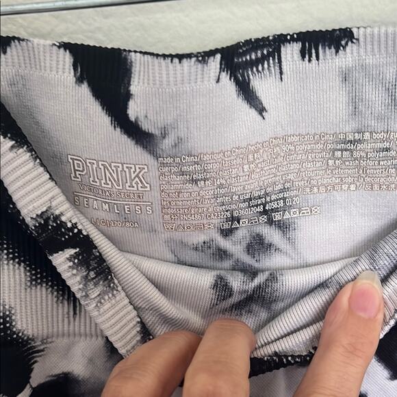 PINK Victoria's Secret Black and White Tie-Dye Leggings Size Large - Picture 2 of 4